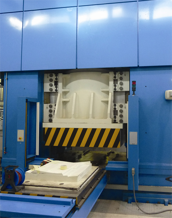 Hydraulic stamping presses HYDRAULIC PRESS FOR AERONAUTIC